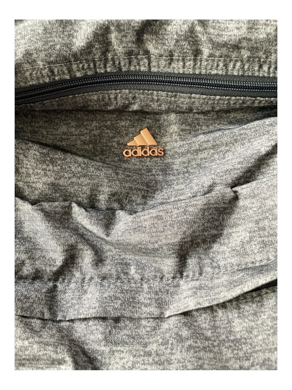 •adidas Grey Heather Roll-Top Backpack with Rose Gold Logotipo
